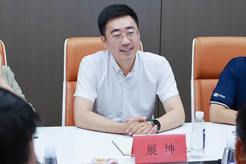 展坤总经理代表发言 展坤总经理代表发言