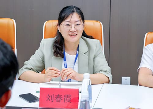 刘春霞技术总监为与会嘉宾详细介绍了斯坦德科创密封性实验室的现状与未来规划 刘春霞技术总监为与会嘉宾详细介绍了斯坦德科创密封性实验室的现状与未来规划